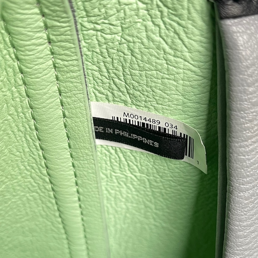 ***SOLD*** Marc Jacobs | Grey Pebble Leather The Tag Tote  27 - Picture 12 of 16
